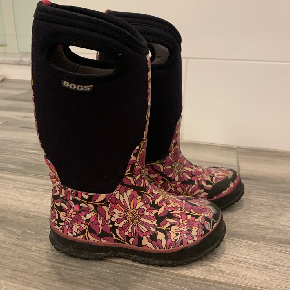 Girls size 1 Bogs boots
